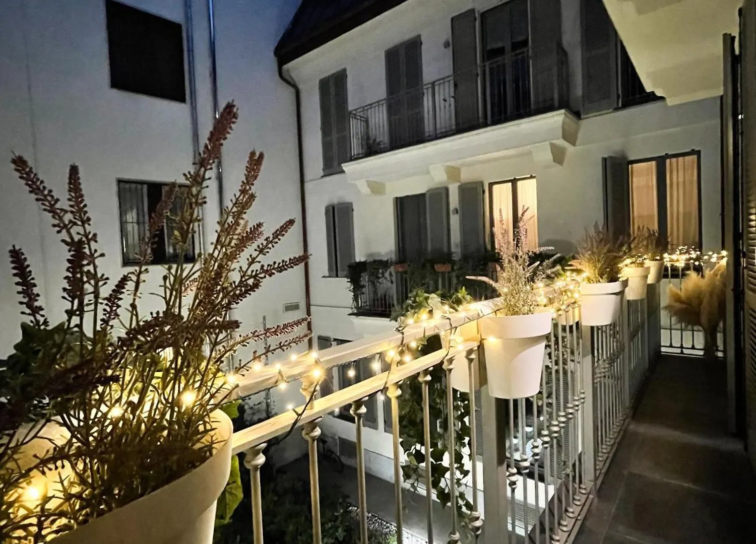 New Quiet And Design Apartment In The Heart Of Milán 0*,  Italia